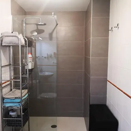 Modern House With 2 Bedrooms Near The Dom wakacyjny Castillo del Romeral
